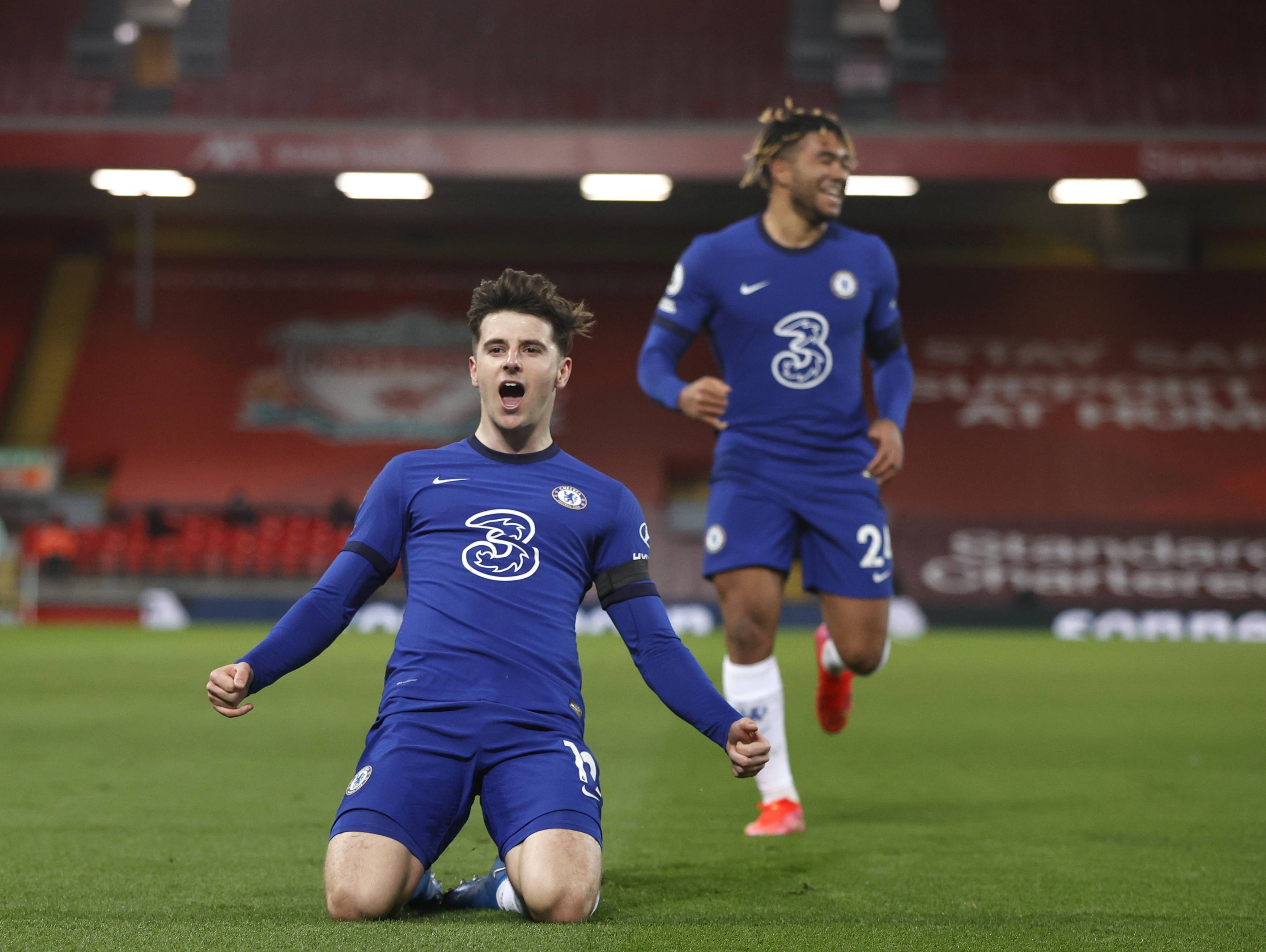 男足最后一轮小组赛 六支队伍进入复赛